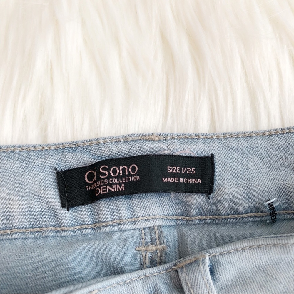 Light wash high waisted shorts - Picture 4 of 4
